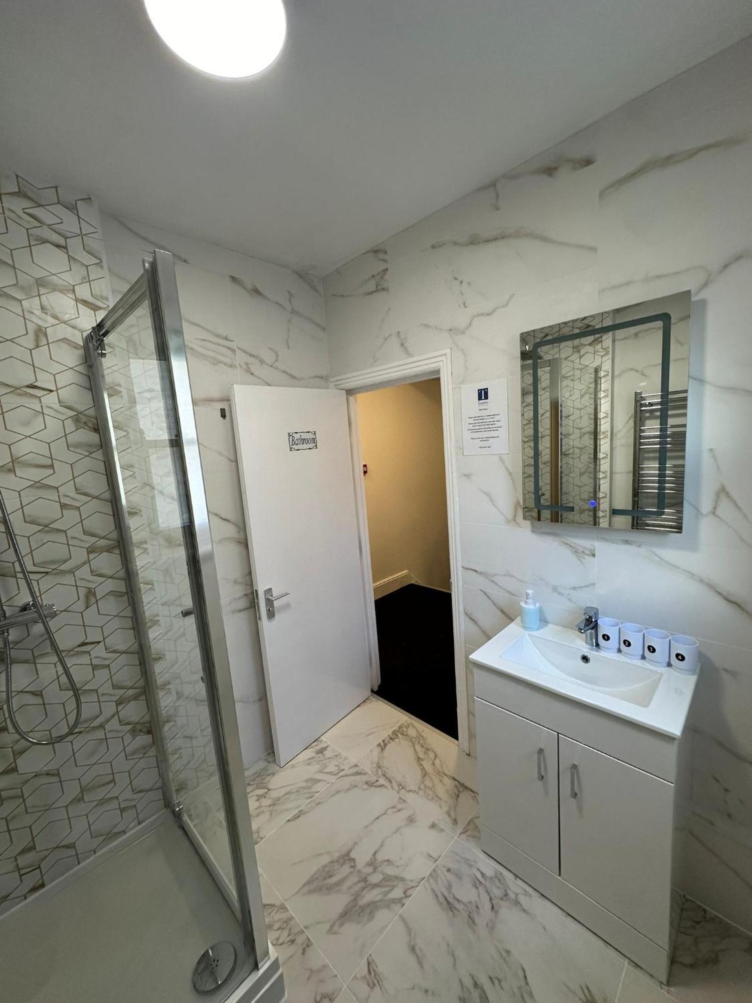 Cambridge Central Rooms - Tas Accommodations エクステリア 写真